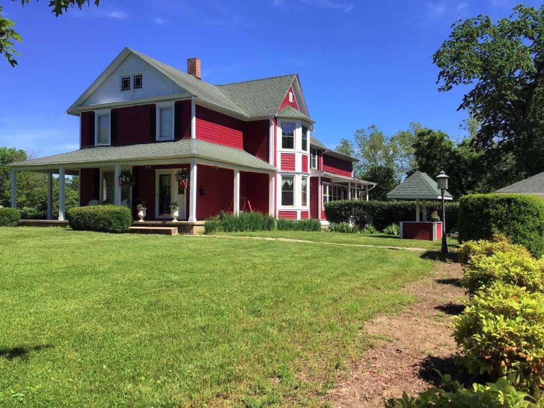 Plain & Fancy Bed & Breakfast Ironton Eksteriør billede